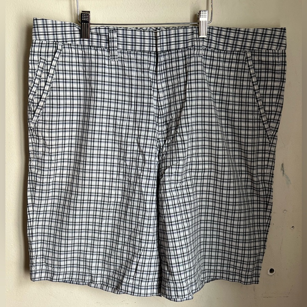 HUGO BOSS Men's Plaid Casual Shorts - White & Navy